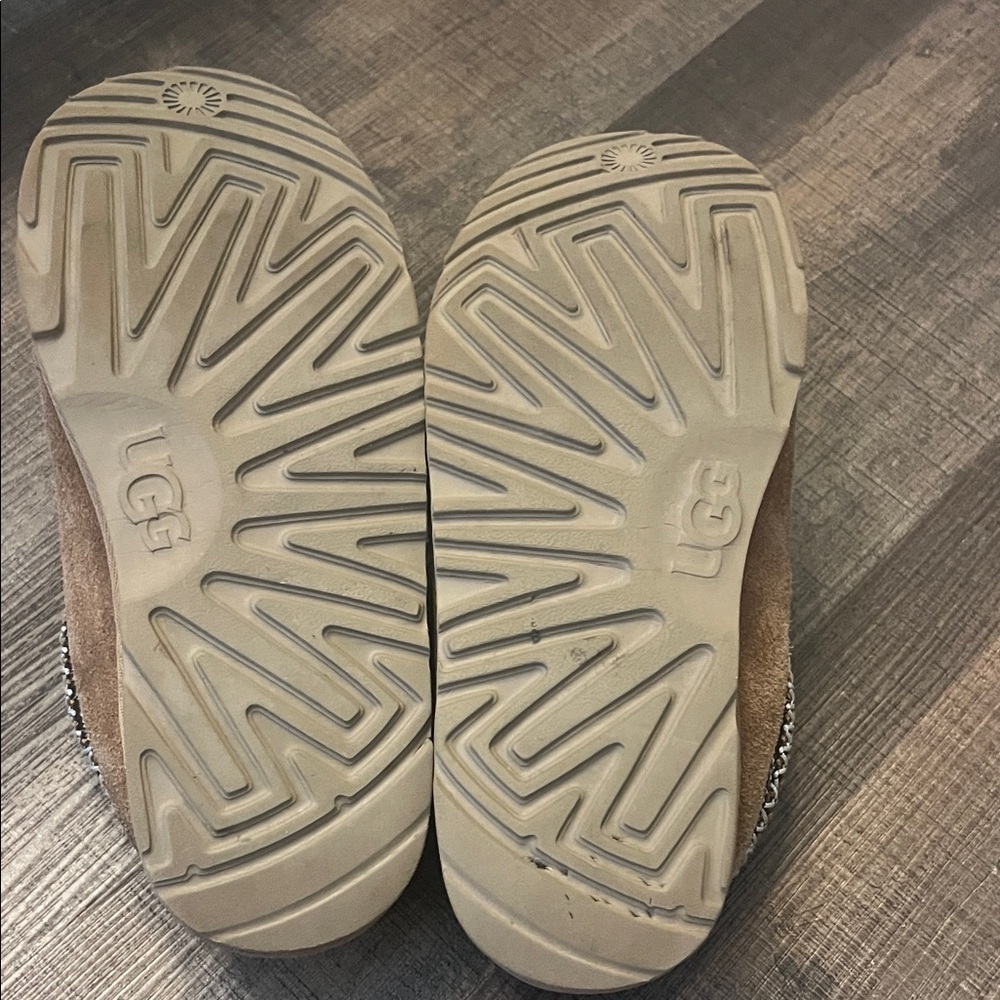 UGG Tan Taz Slippers - Picture 4 of 6